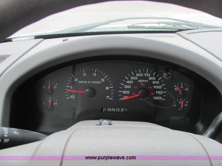 image for item C2570 2004 Ford F150 XLT Supercab pickup truck