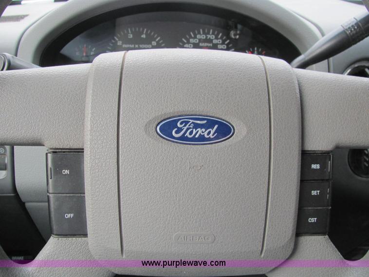image for item C2570 2004 Ford F150 XLT Supercab pickup truck