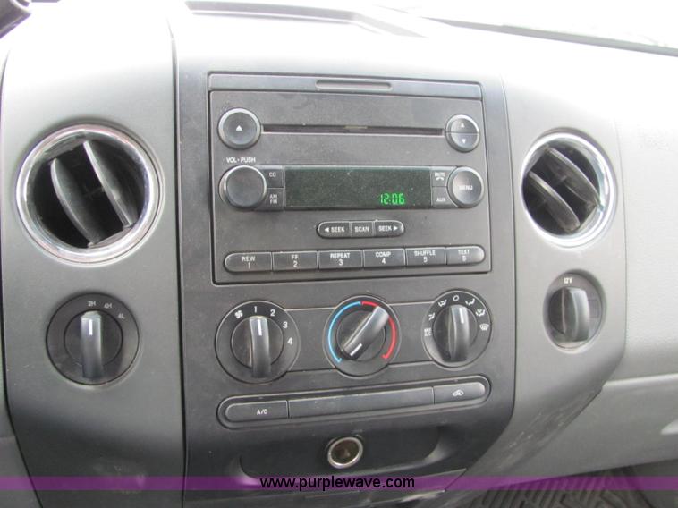 image for item C2570 2004 Ford F150 XLT Supercab pickup truck