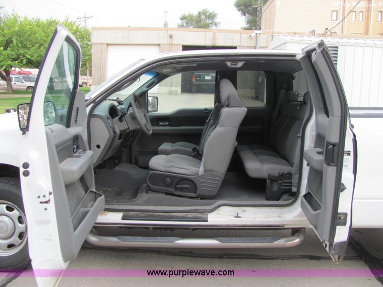 image for item C2570 2004 Ford F150 XLT Supercab pickup truck