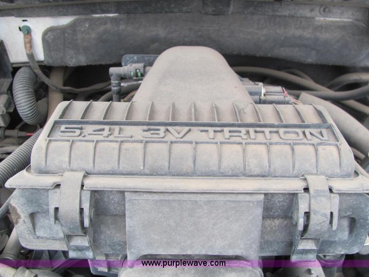 image for item C2570 2004 Ford F150 XLT Supercab pickup truck