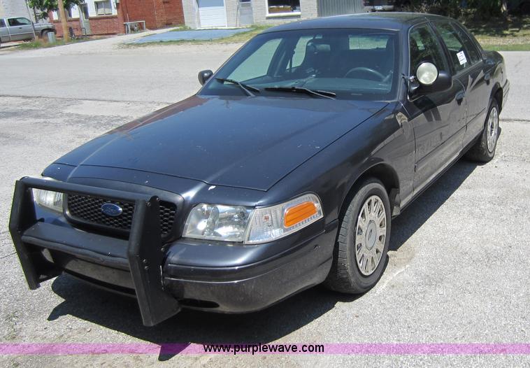 image for item D2000 2005 Ford Crown Victoria Police Interceptor