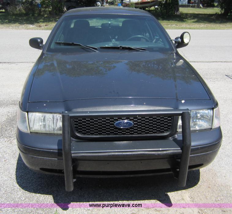 image for item D2000 2005 Ford Crown Victoria Police Interceptor