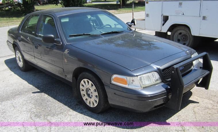 image for item D2000 2005 Ford Crown Victoria Police Interceptor