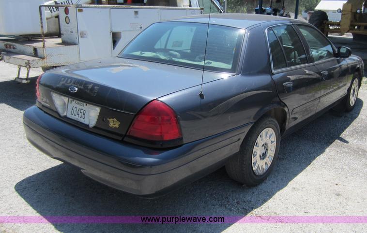 image for item D2000 2005 Ford Crown Victoria Police Interceptor