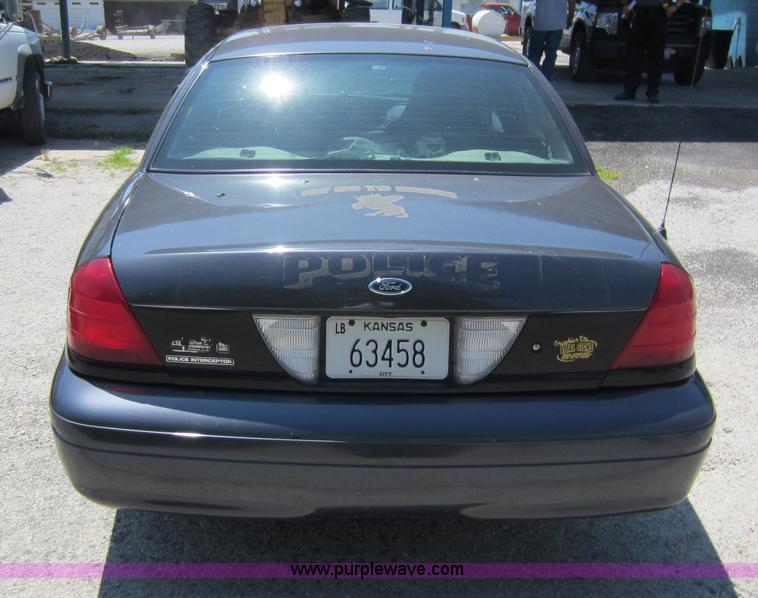image for item D2000 2005 Ford Crown Victoria Police Interceptor