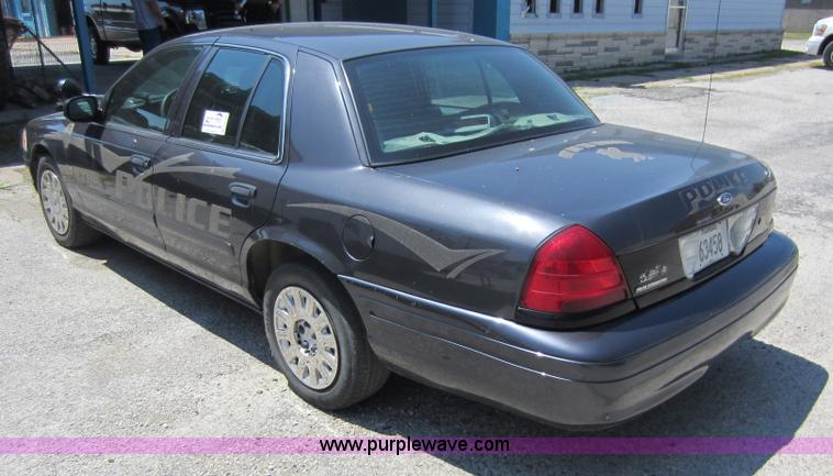 image for item D2000 2005 Ford Crown Victoria Police Interceptor