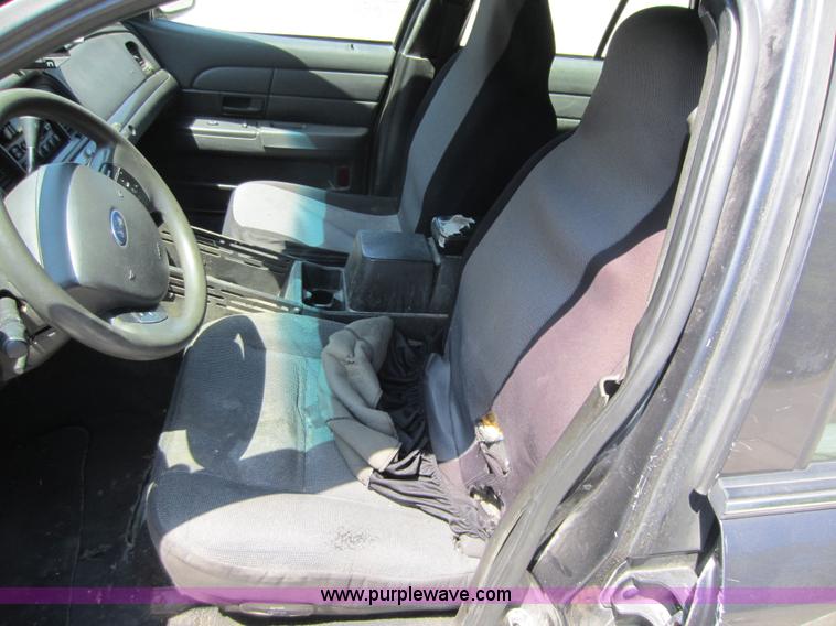 image for item D2000 2005 Ford Crown Victoria Police Interceptor