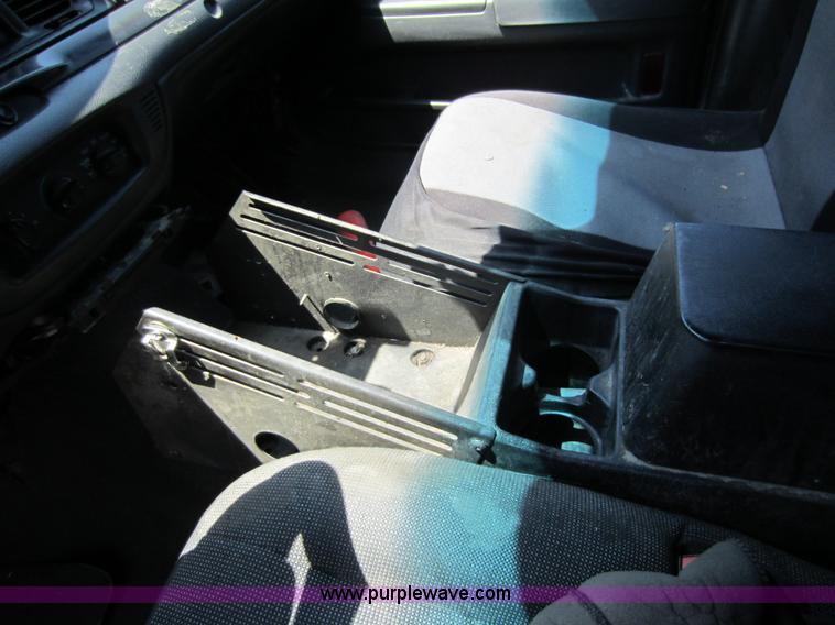 image for item D2000 2005 Ford Crown Victoria Police Interceptor