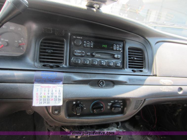 image for item D2000 2005 Ford Crown Victoria Police Interceptor