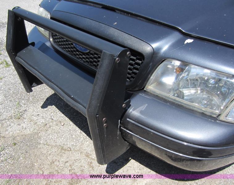 image for item D2000 2005 Ford Crown Victoria Police Interceptor