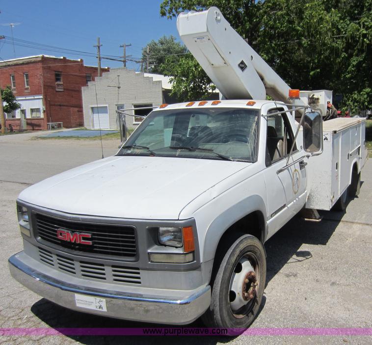 image for item D2001 1994 GMC Sierra 3500 HD bucket truck