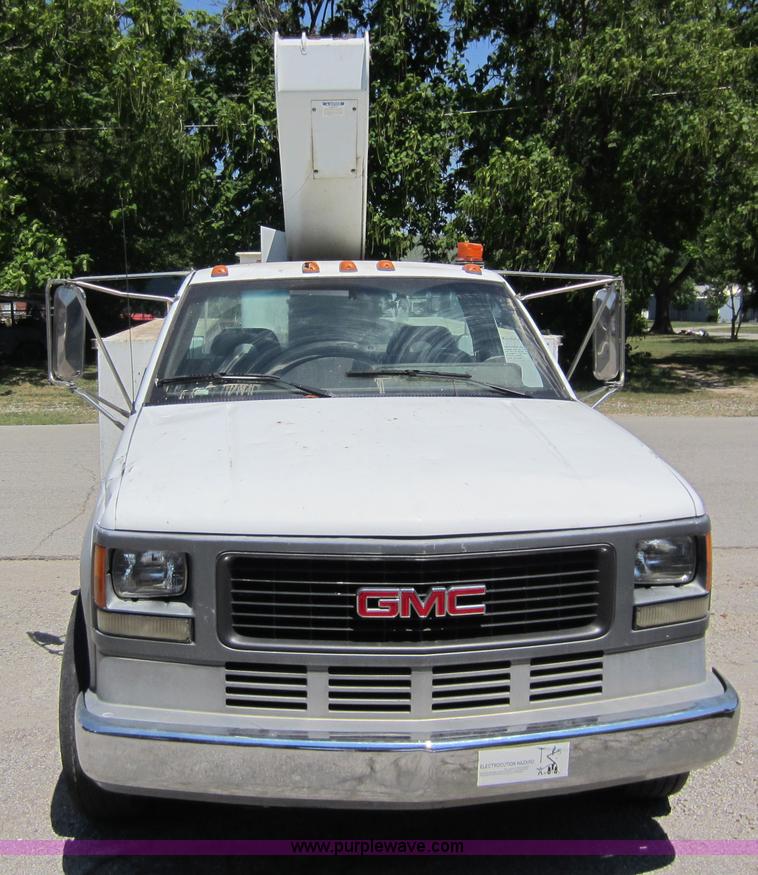 image for item D2001 1994 GMC Sierra 3500 HD bucket truck