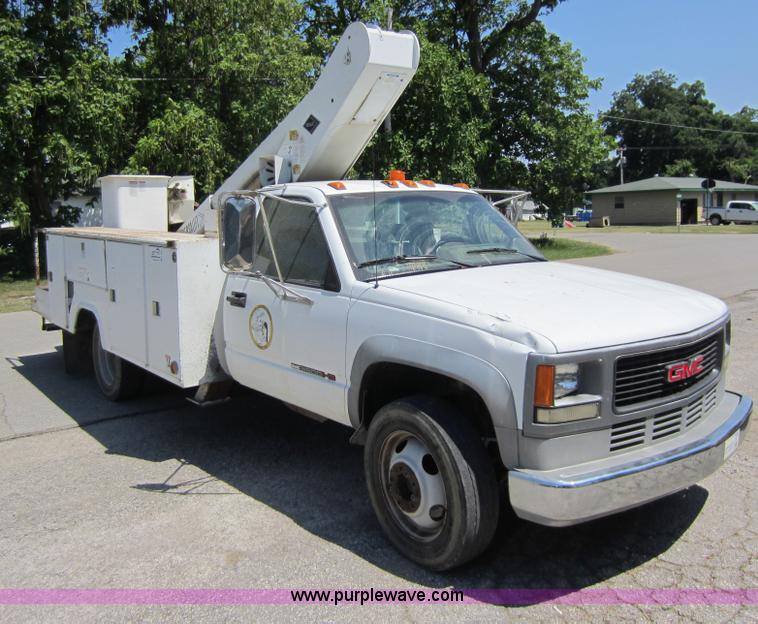 image for item D2001 1994 GMC Sierra 3500 HD bucket truck