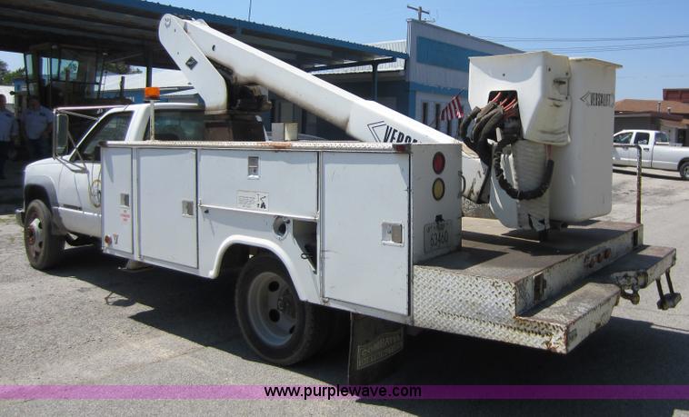 image for item D2001 1994 GMC Sierra 3500 HD bucket truck