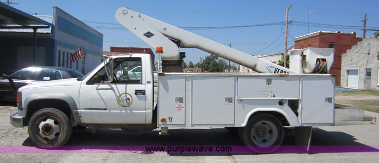 image for item D2001 1994 GMC Sierra 3500 HD bucket truck