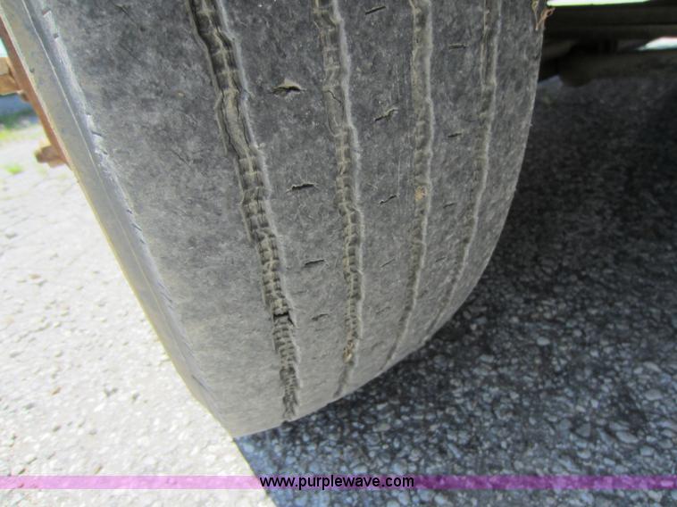 image for item D2001 1994 GMC Sierra 3500 HD bucket truck