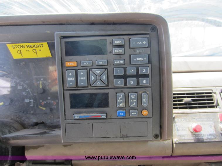 image for item D2001 1994 GMC Sierra 3500 HD bucket truck