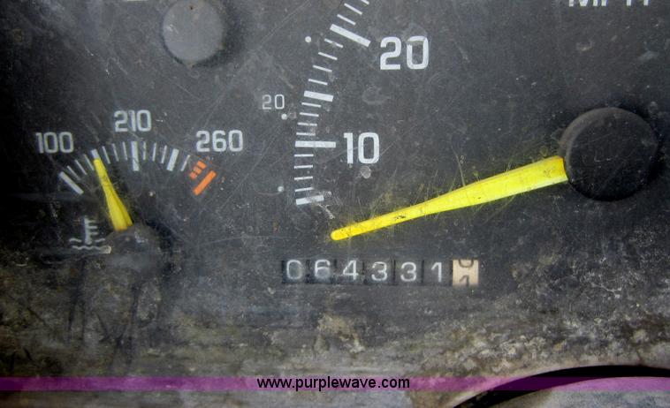 image for item D2001 1994 GMC Sierra 3500 HD bucket truck