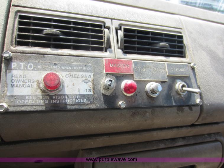 image for item D2001 1994 GMC Sierra 3500 HD bucket truck