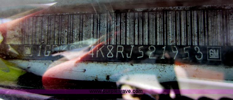 image for item D2001 1994 GMC Sierra 3500 HD bucket truck