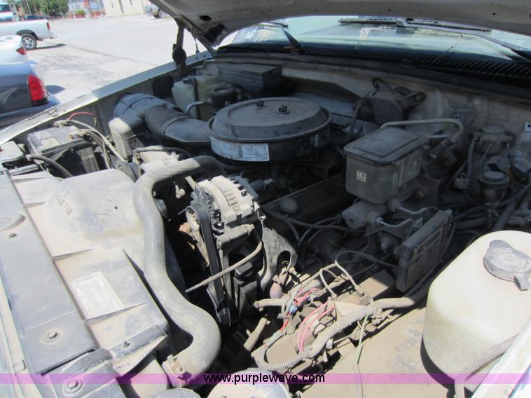 image for item D2001 1994 GMC Sierra 3500 HD bucket truck