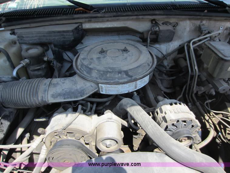 image for item D2001 1994 GMC Sierra 3500 HD bucket truck