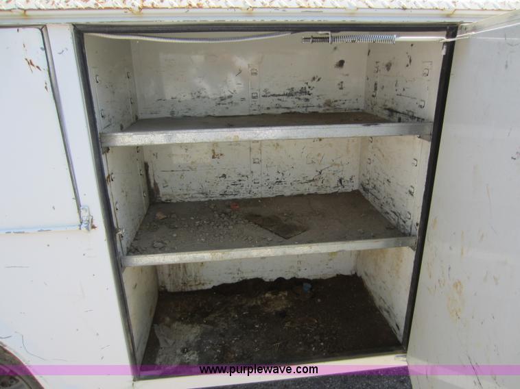 image for item D2001 1994 GMC Sierra 3500 HD bucket truck