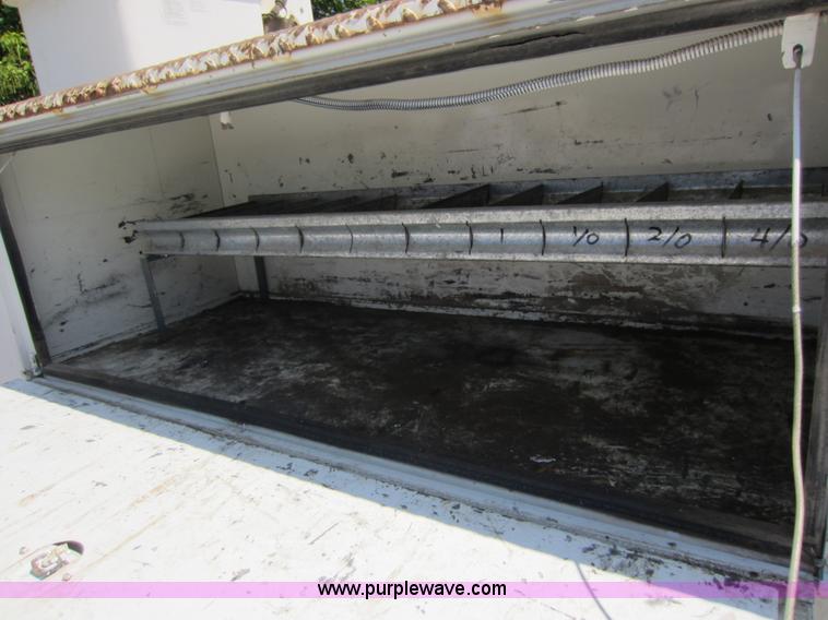 image for item D2001 1994 GMC Sierra 3500 HD bucket truck