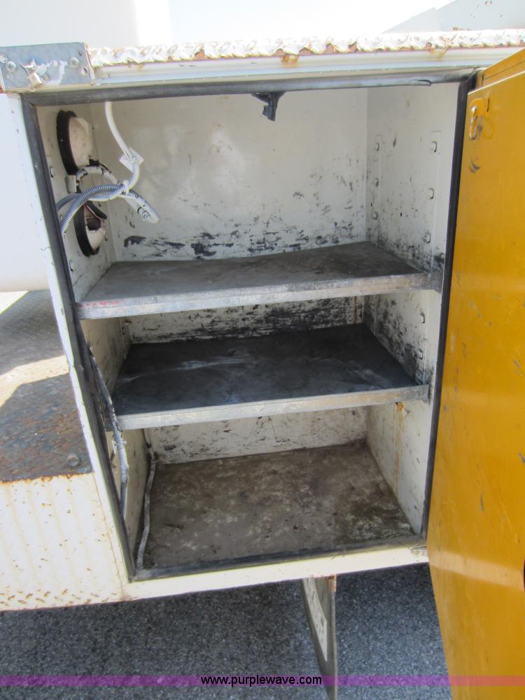 image for item D2001 1994 GMC Sierra 3500 HD bucket truck