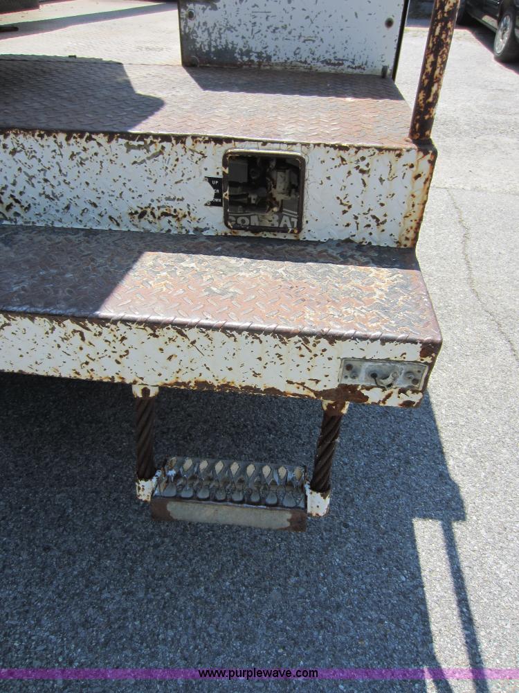 image for item D2001 1994 GMC Sierra 3500 HD bucket truck