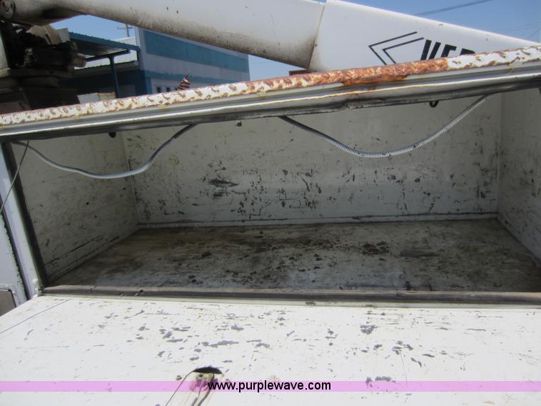 image for item D2001 1994 GMC Sierra 3500 HD bucket truck