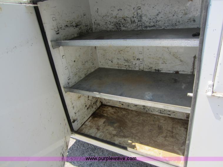 image for item D2001 1994 GMC Sierra 3500 HD bucket truck