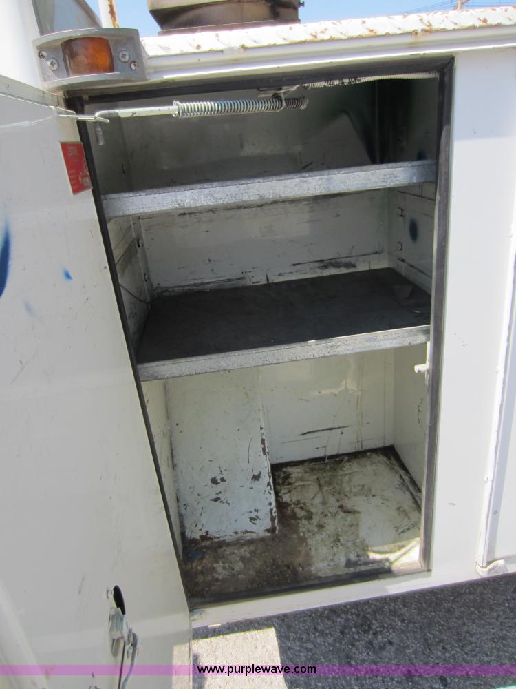 image for item D2001 1994 GMC Sierra 3500 HD bucket truck