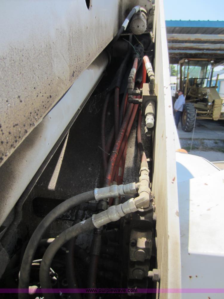 image for item D2001 1994 GMC Sierra 3500 HD bucket truck