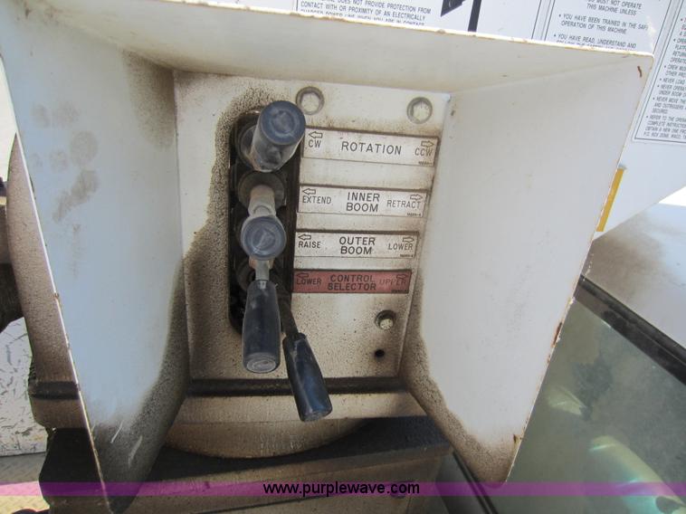 image for item D2001 1994 GMC Sierra 3500 HD bucket truck