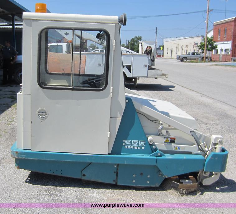 image for item D2003 Tennant 255II sweeper
