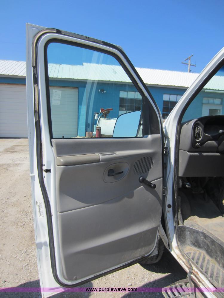 image for item D2004 1997 Ford E350 Econoline van