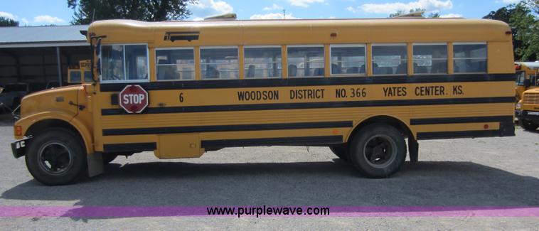 image for item D2018 1995 International 3800 school bus