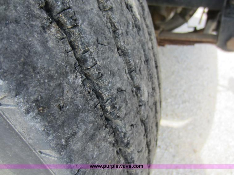 image for item D2018 1995 International 3800 school bus