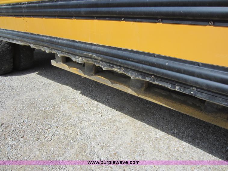 image for item D2018 1995 International 3800 school bus