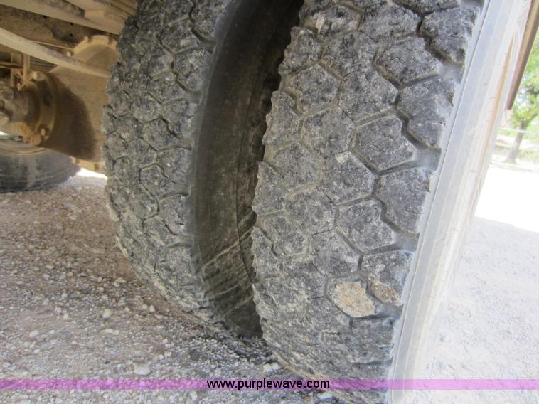 image for item D2018 1995 International 3800 school bus