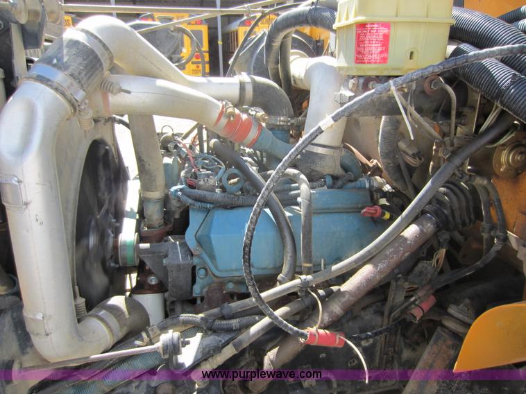 image for item D2018 1995 International 3800 school bus