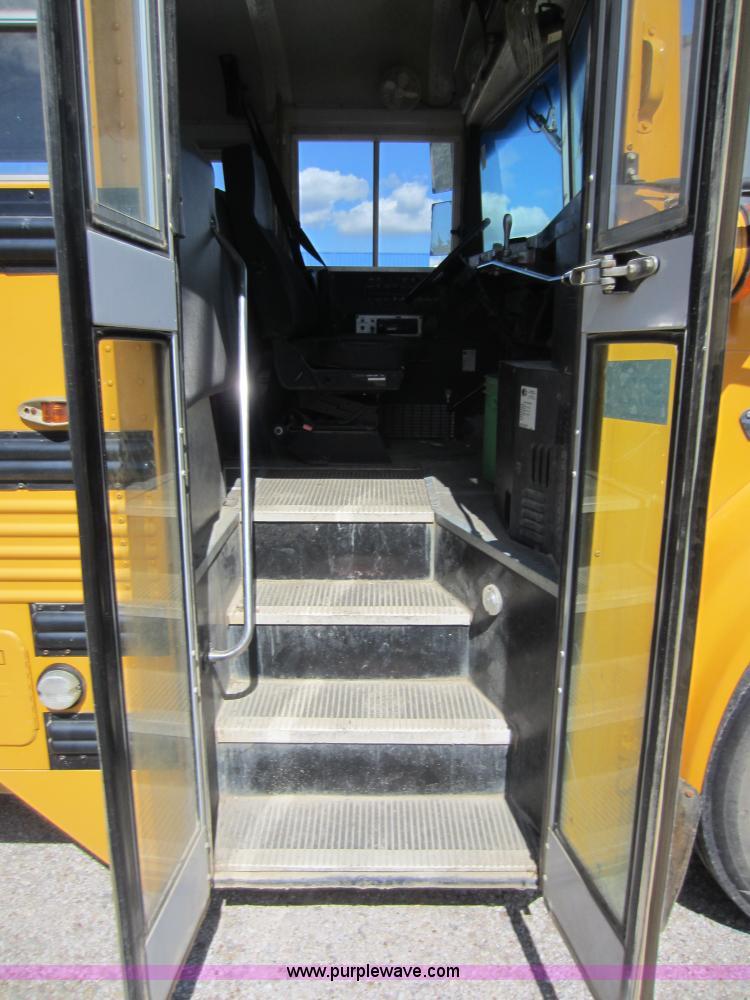 image for item D2018 1995 International 3800 school bus