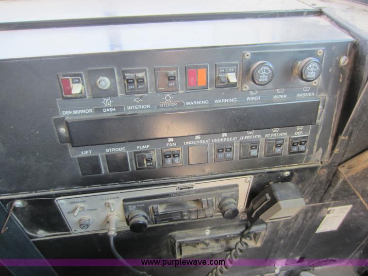 image for item D2018 1995 International 3800 school bus