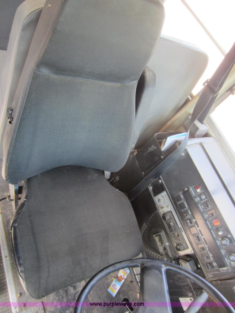 image for item D2018 1995 International 3800 school bus