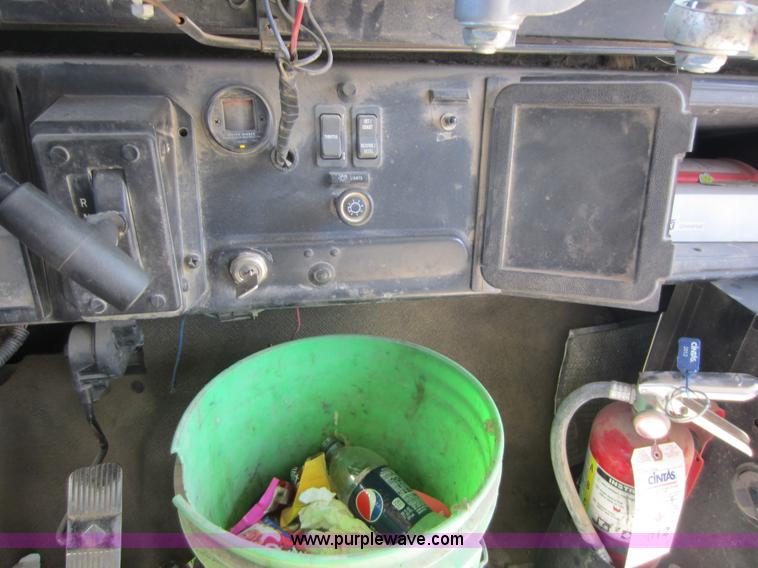 image for item D2018 1995 International 3800 school bus