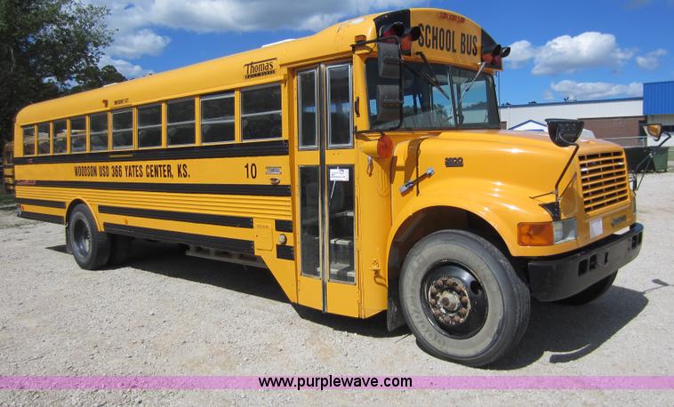 image for item D2019 1998 International 3800 school bus