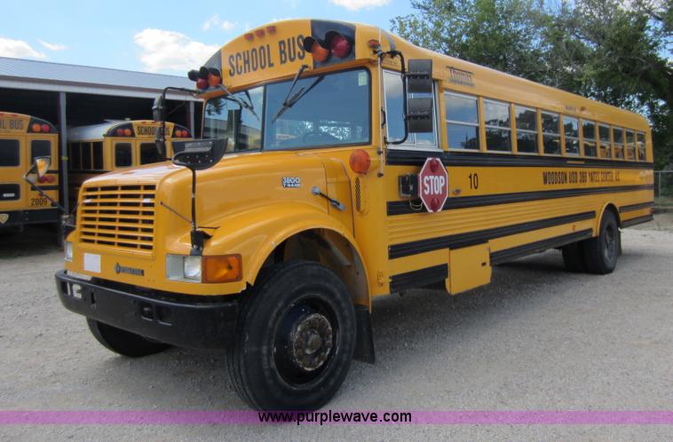 image for item D2019 1998 International 3800 school bus