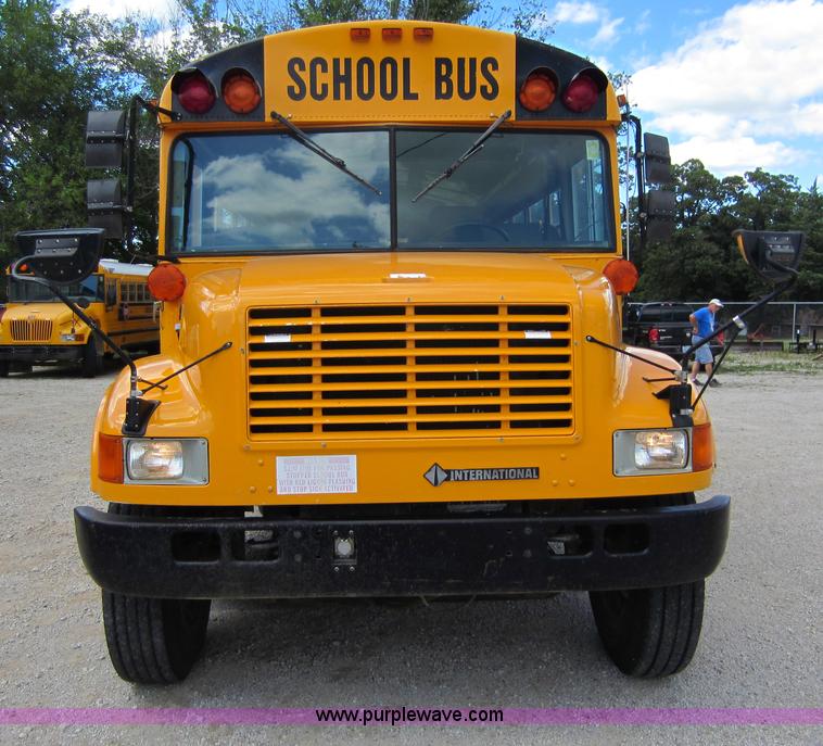 image for item D2019 1998 International 3800 school bus